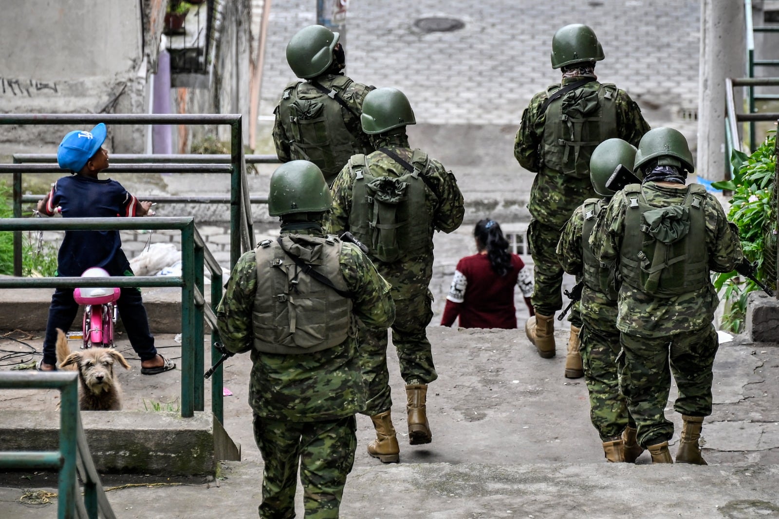 las Fuerzas Armadas en la calle.