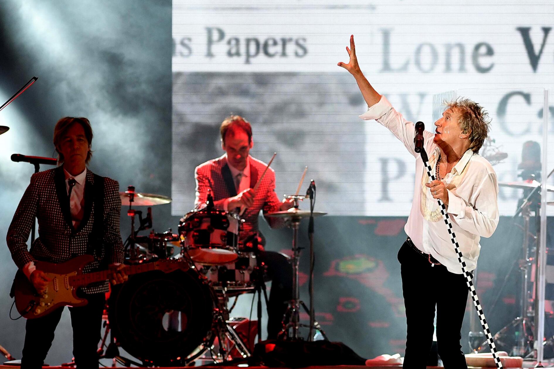 Rod Stewart, a los 73 años, desplegó su espíritu desfachatado y sensiblero.