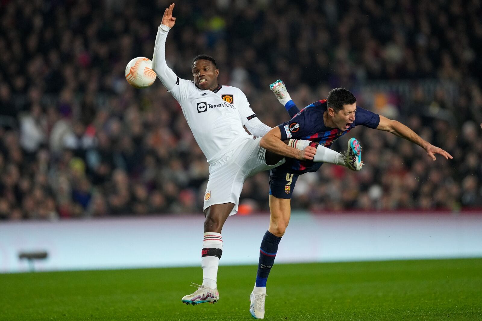 Manchester United y Barcelona igualaron 2 a 2 en el Camp Nou.