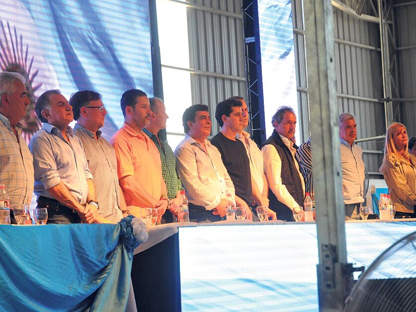 El PJ bonaerense dio señales señales de unidad en un congreso que buscó dar cabida a todos los sectores.