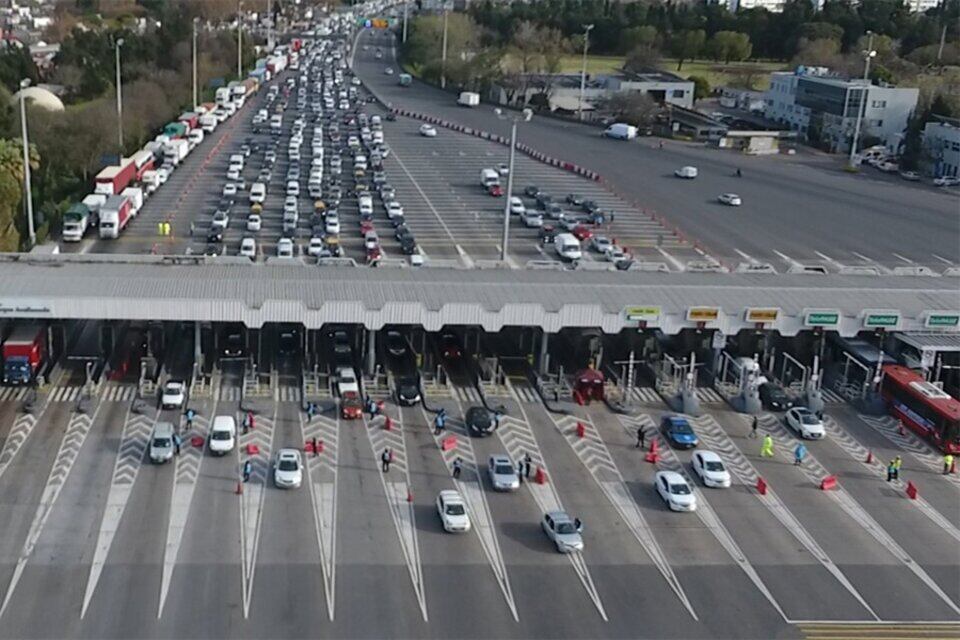 En diciembre, la tarifa de los peajes de la Autopista Buenos Aires-La Plata pasarán a 190 pesos –y 230 pesos en hora pico–. (Imagen: Telam)