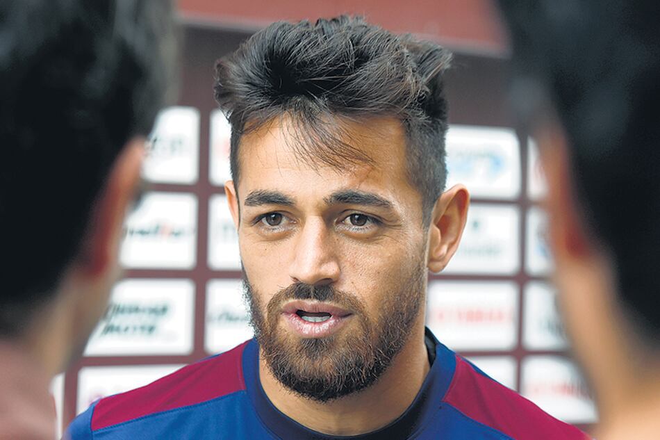 El Laucha Acosta, una de las cartas de gol del equipo de Almirón.