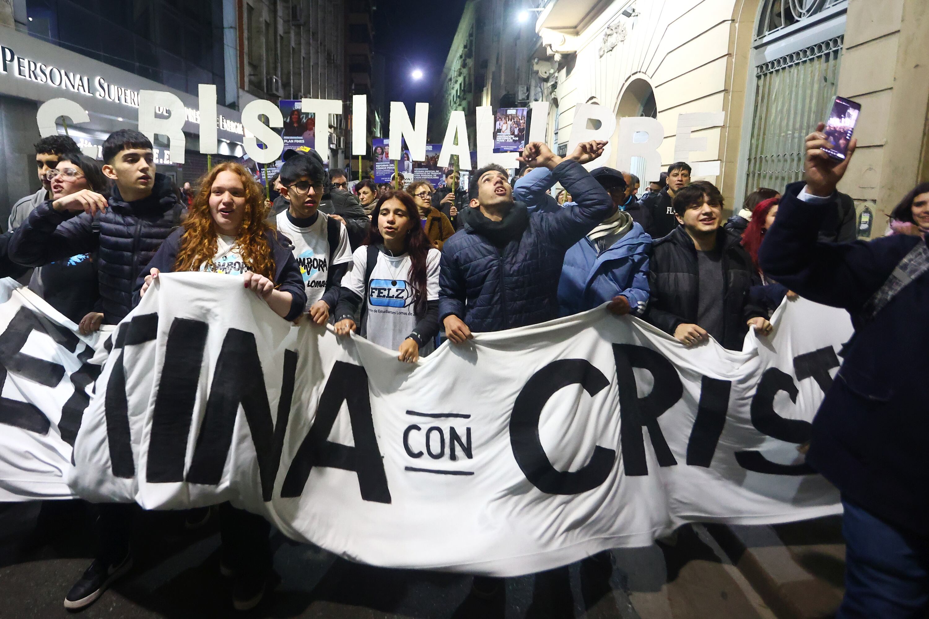 Una multitud se trasladó en una caravana de apoyo a CFK, a tres años del intento de magnicidio. 