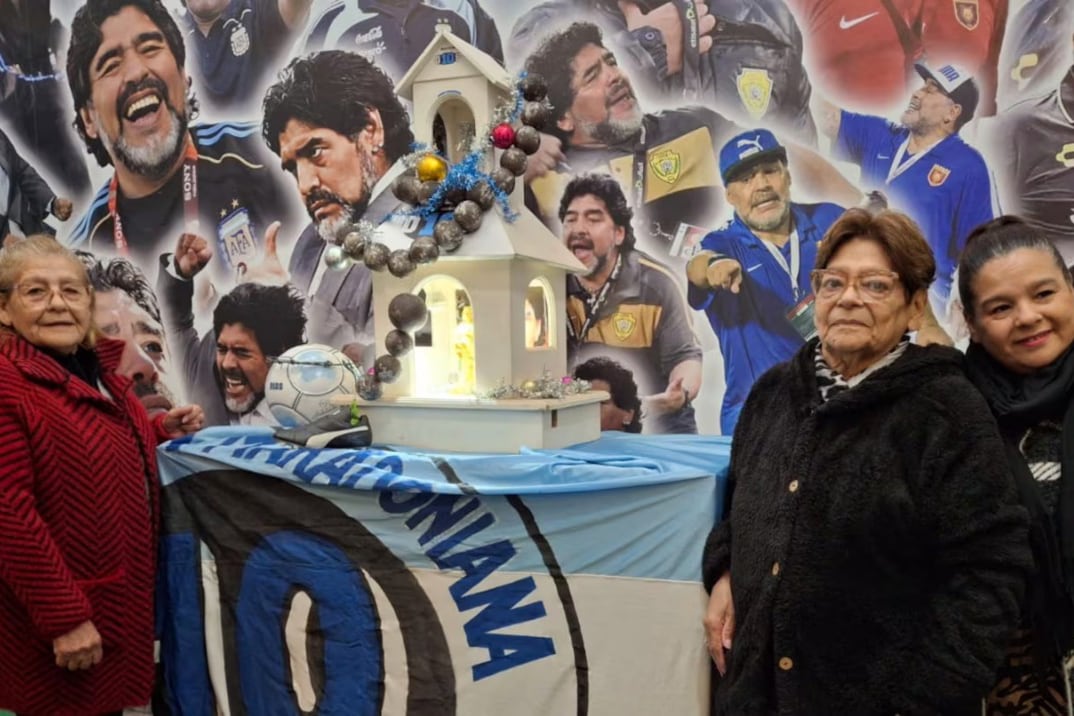 Las hermanas de Diego Maradona, bautizadas en la Iglesia Maradoniana