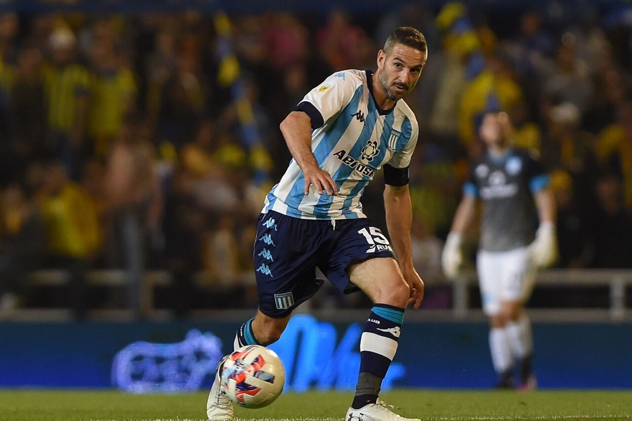 Lisandro López jugará en Sarmiento y estará cerca de su madre