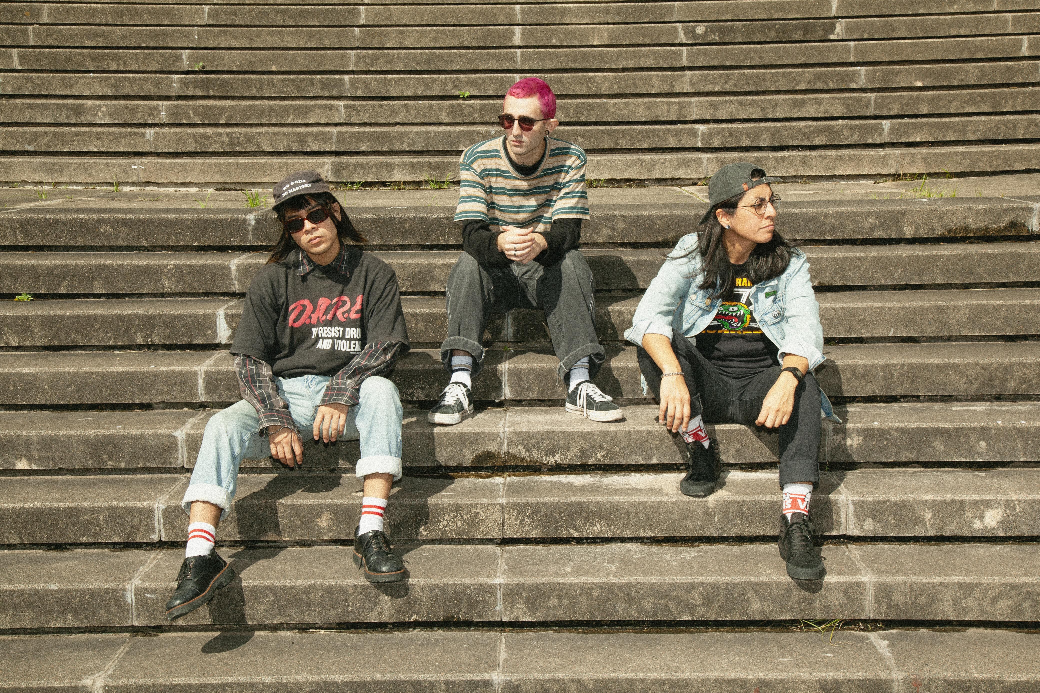 "Nuestro sonido es sensible y filoso, como llorar en la ducha antes de ir a laburar", explica Flauta, líder de Dosmildos