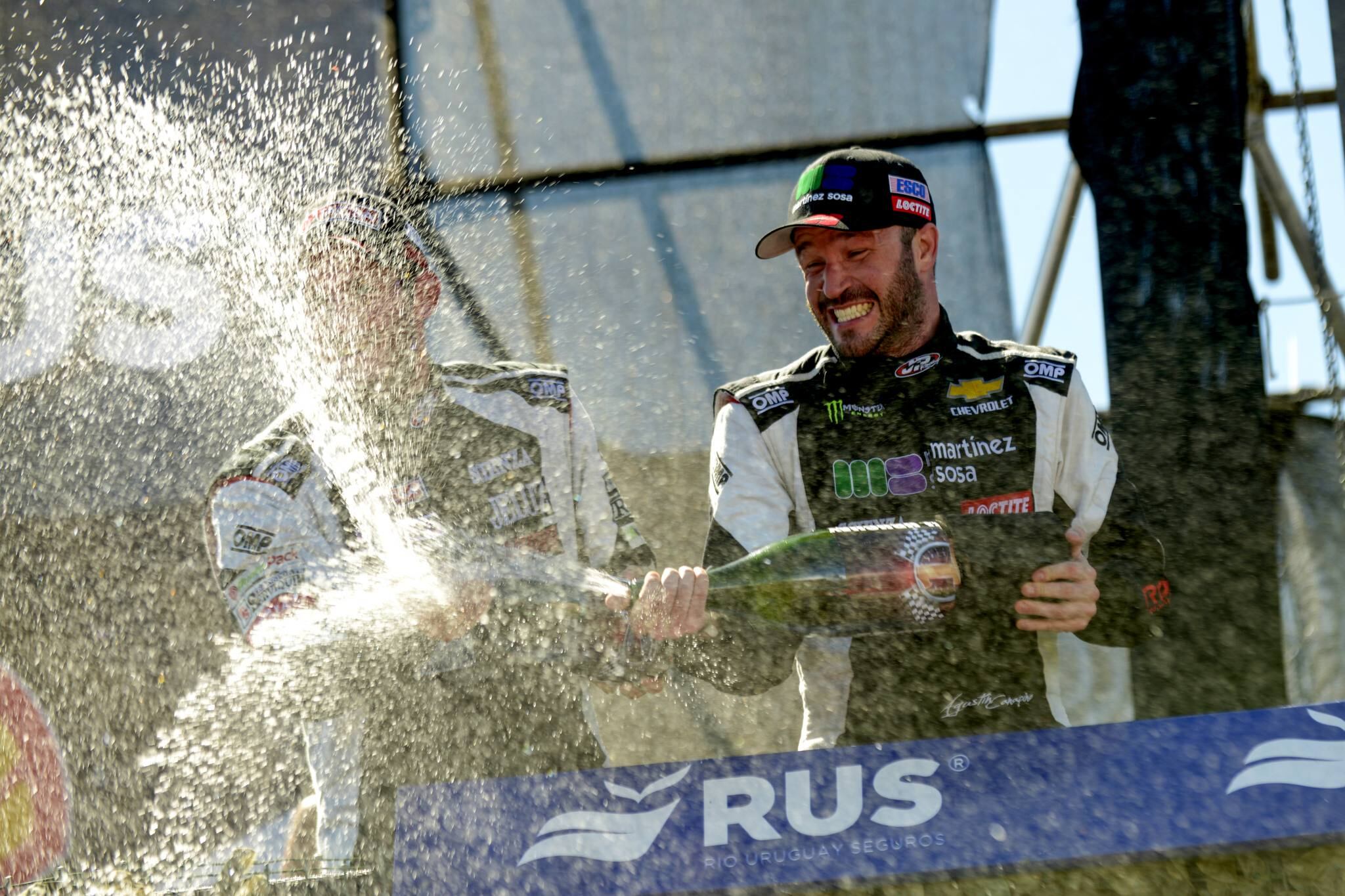 Canapino festeja el triunfo en Concepción del Uruguay.