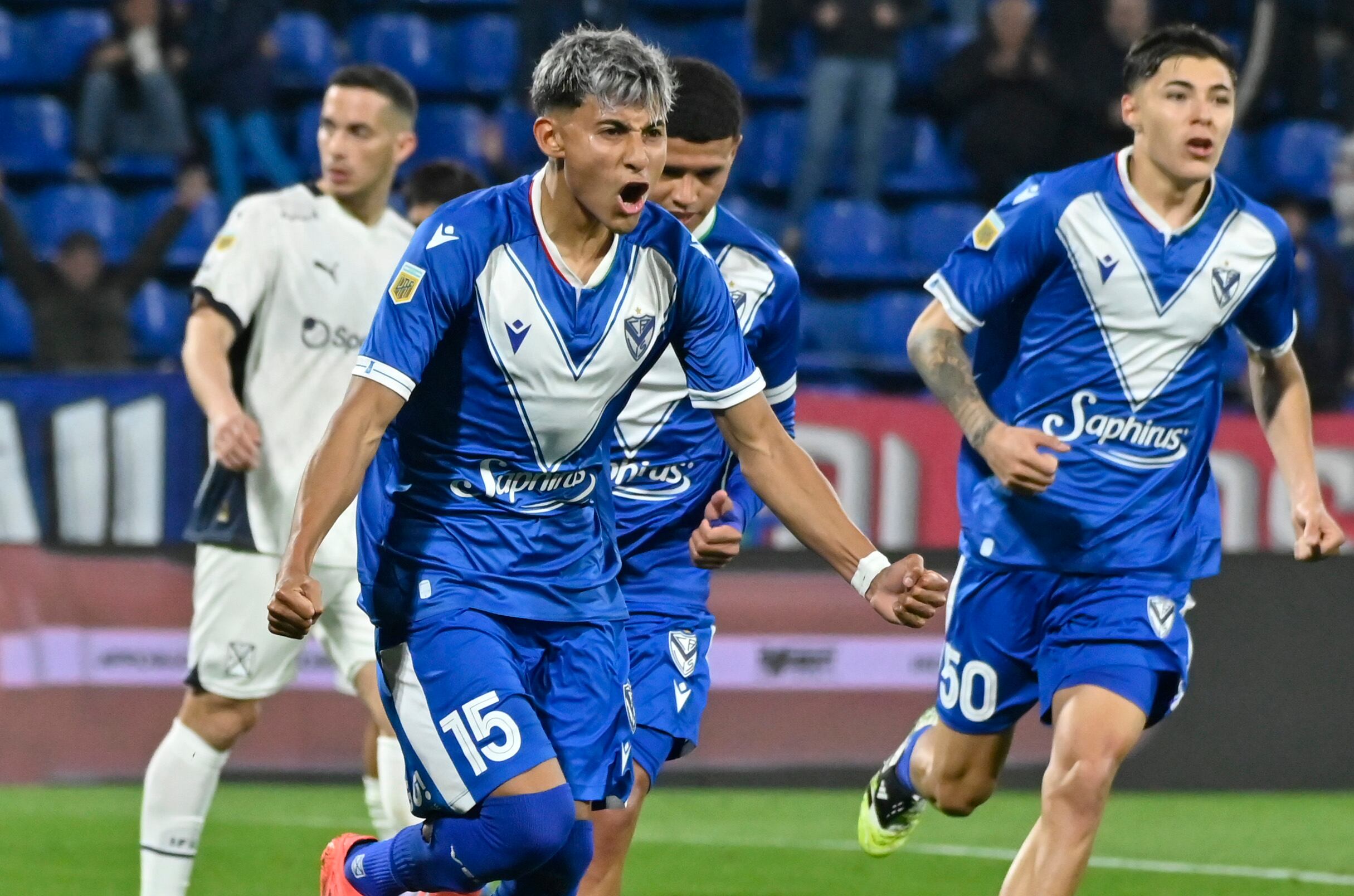 Dylan Godoy celebra la apertura del marcador