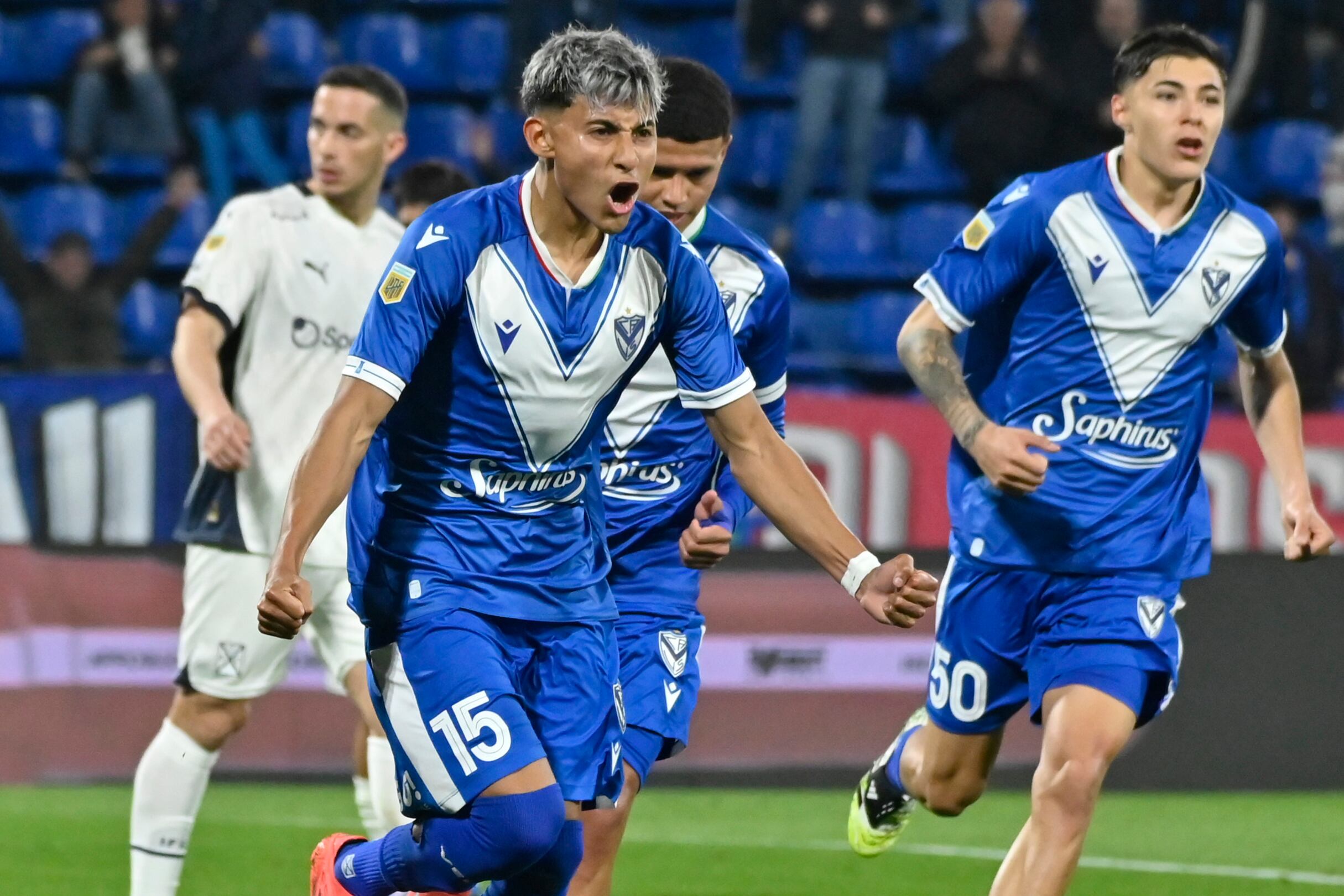 Dylan Godoy celebra la apertura del marcador