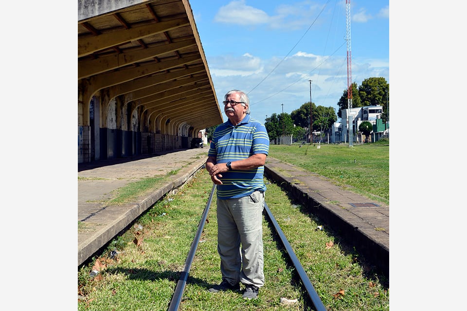 Ielpi en la Estación Rosario Oeste, su primer barrio.