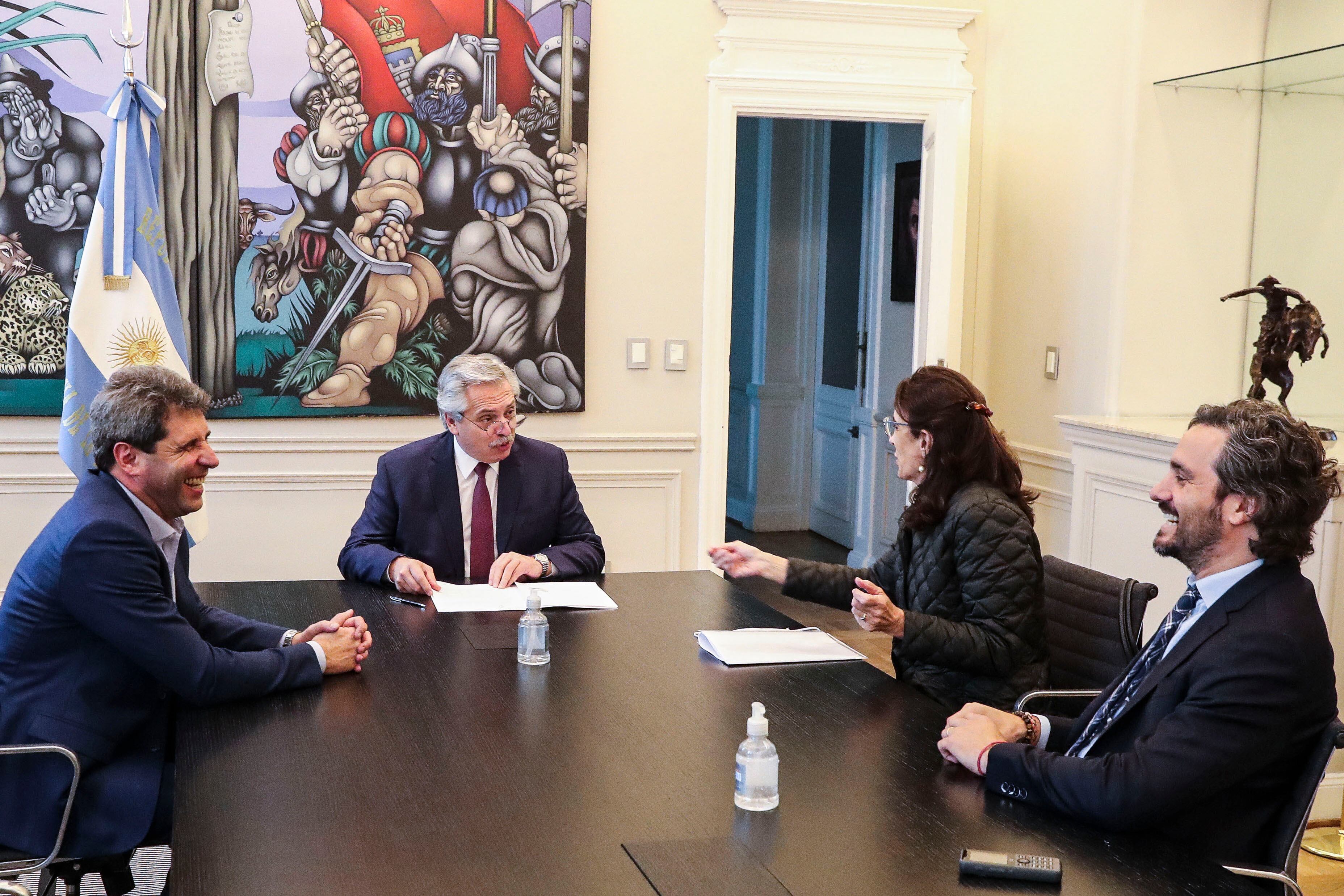 El gobernador Sergio Uñac con Alberto Fernández, María Eugenia Bielsa y Santiago Cafiero.
