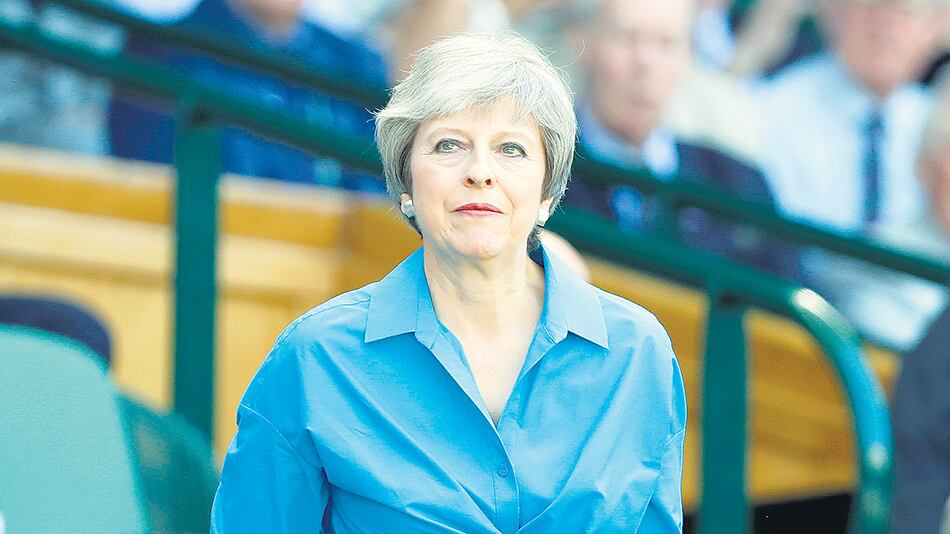 May señaló que Trump le había aconsejado que cambiara su estrategia negociadora con la UE.