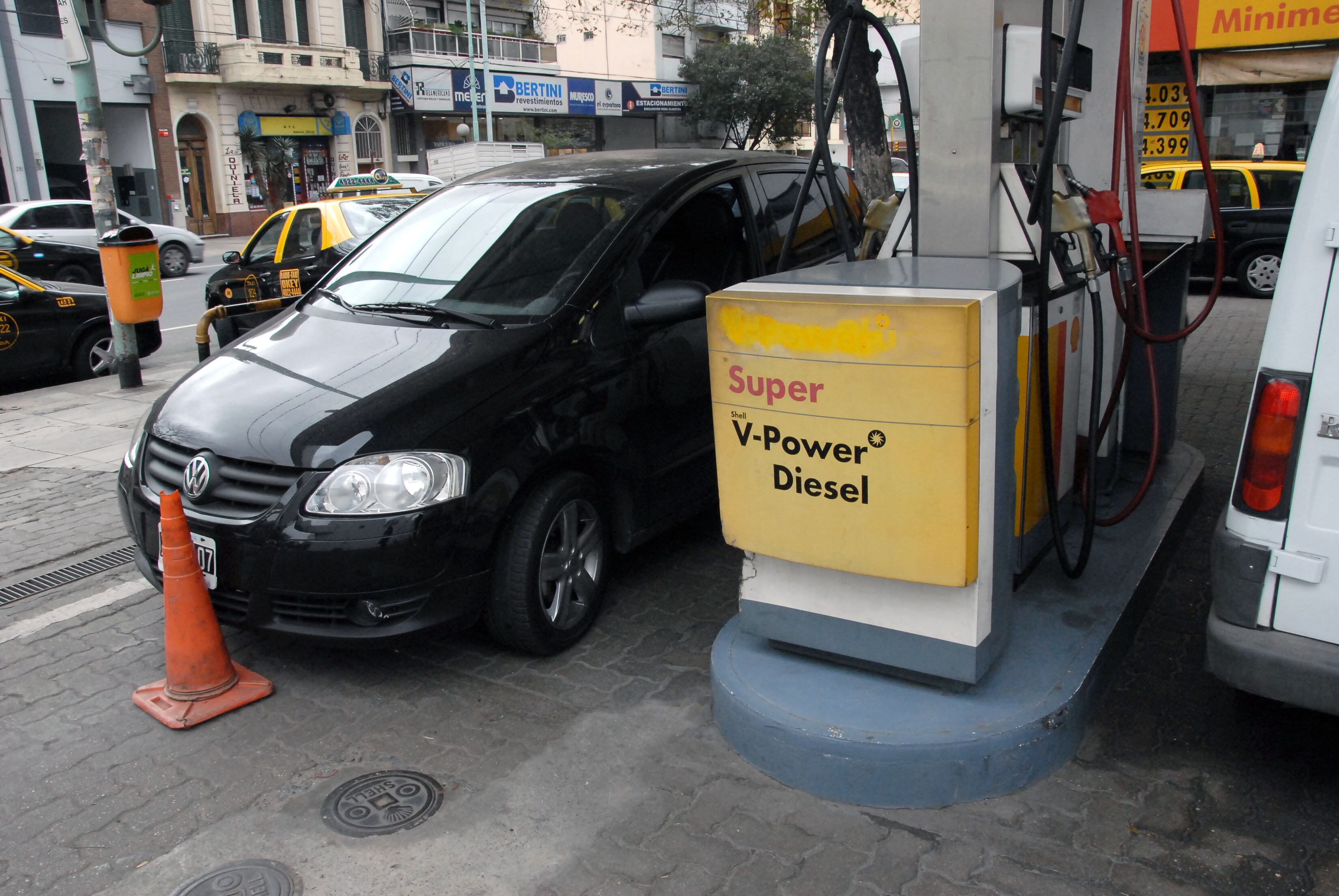 Crece la demanda del prémium y cae en super y diesel común.