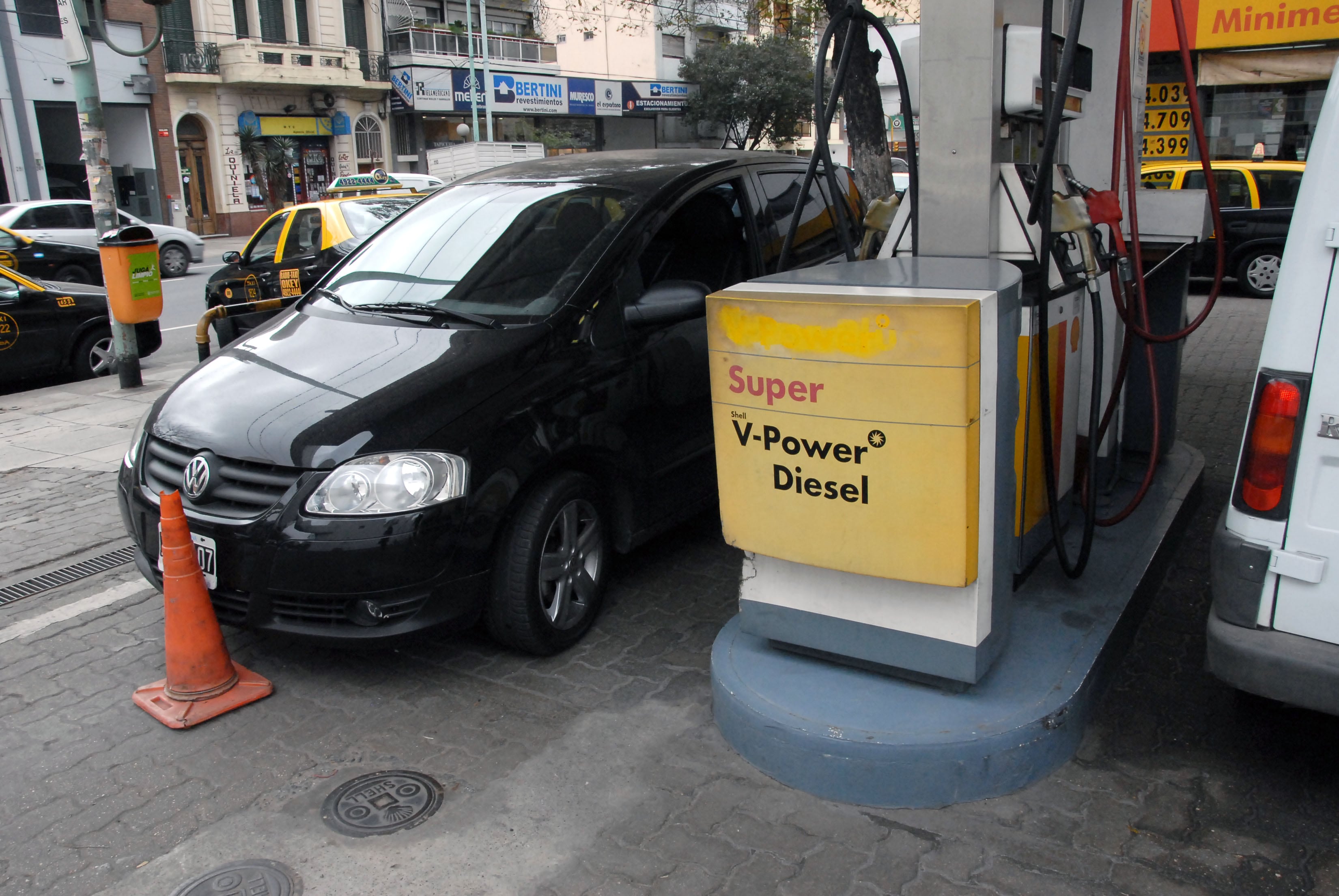 Crece la demanda del prémium y cae en super y diesel común.