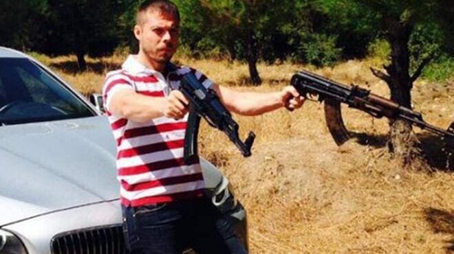 1. Serkan Kurtulus con sus armas, cuando trabajaba para el servicio secreto turco. 2.Para Kurtulus era un orgullo ayudar a la guerrilla turcomana. 3. La detención de Kurtulus en Puerto Madero.(Telam)