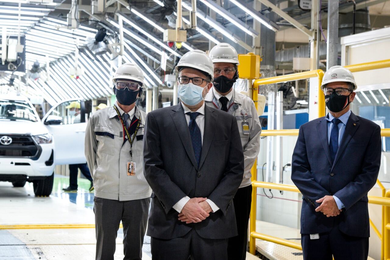 El ministro de Desarrollo Productivo, Matías Kulfas, junto al titular de Toyota Argentina, Daniel Herrero.