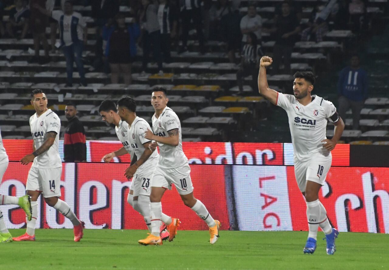 Silvio Romero anotó de penal para abrir el marcador para Independiente