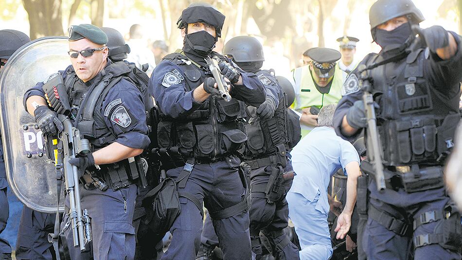 La violenta represión duró varias horas.