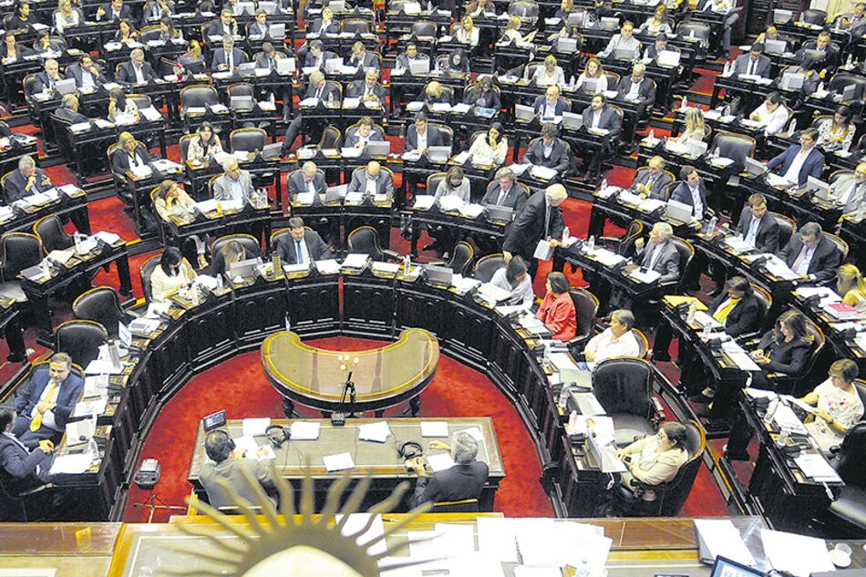 La nueva norma lleva del cupo de 30 por ciento al reparto por mitades entre hombres y mujeres.