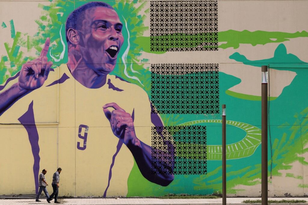Un mural de Ronaldo en Doha, Qatar. El brasileño, bicampeón del mundo