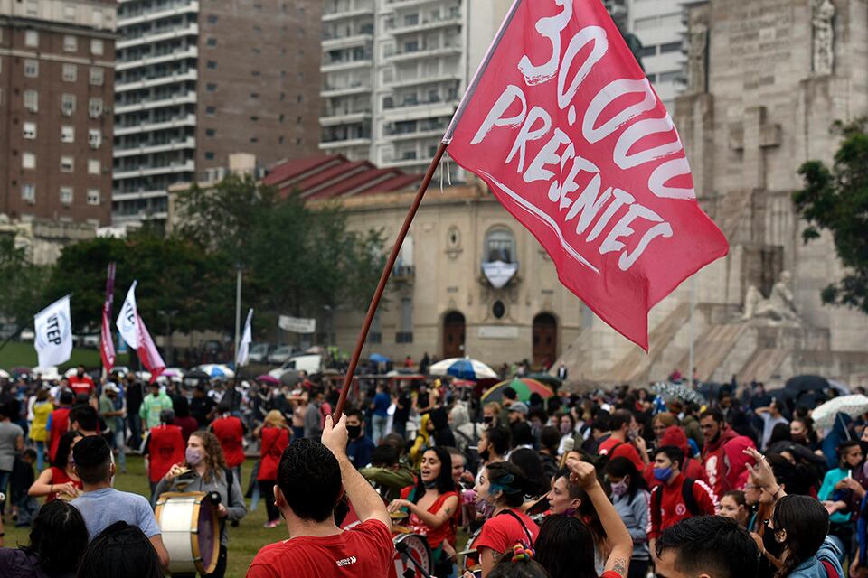 El Parque a la Bandera fue el lugar de encuentro de personas y organizaciones.