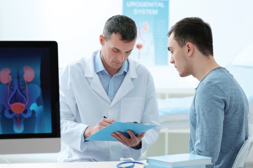 Los hombres consultan poco por su aparato genital.