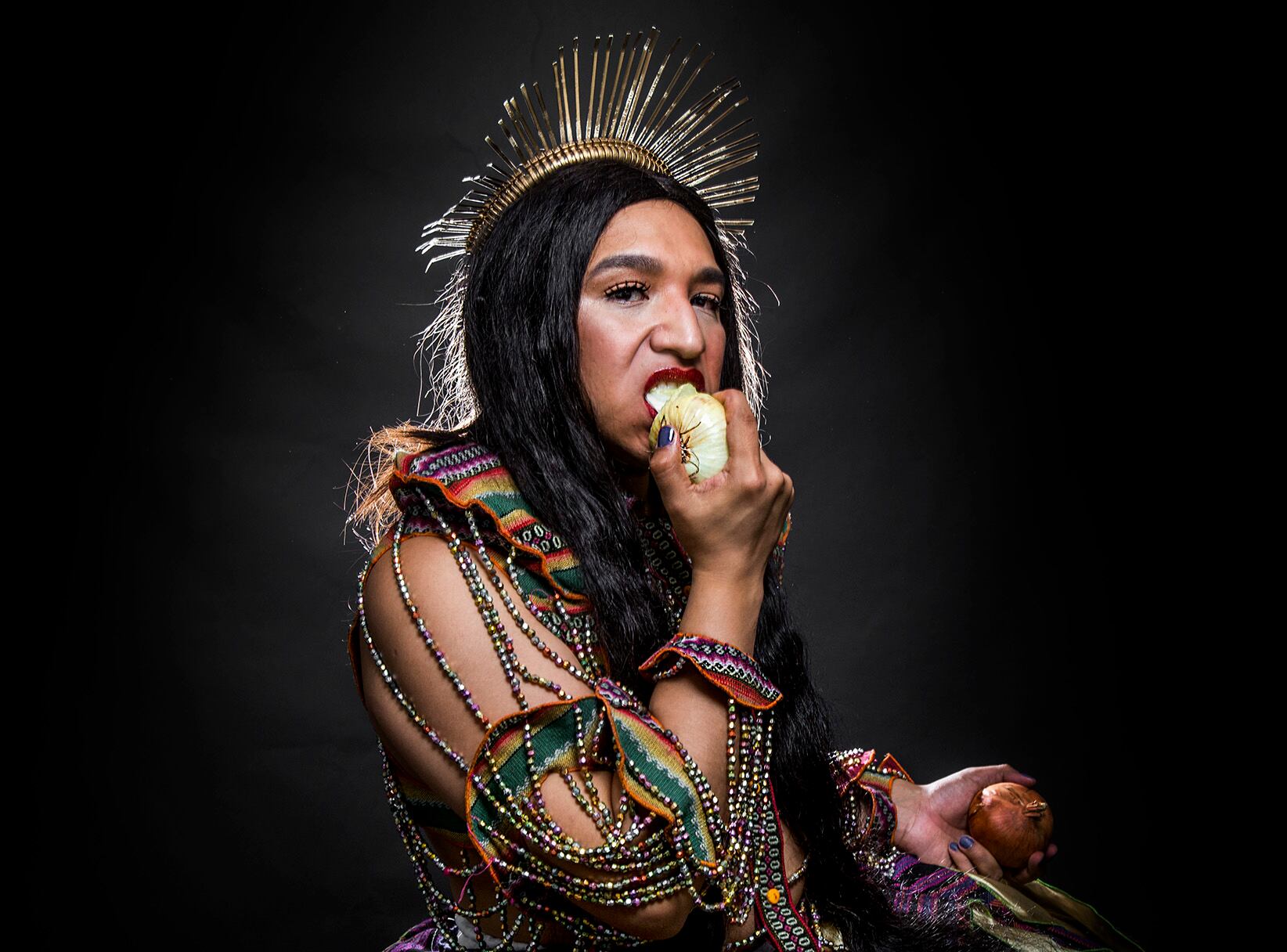 Poblete con vestuario cortesía de YANA TASKI