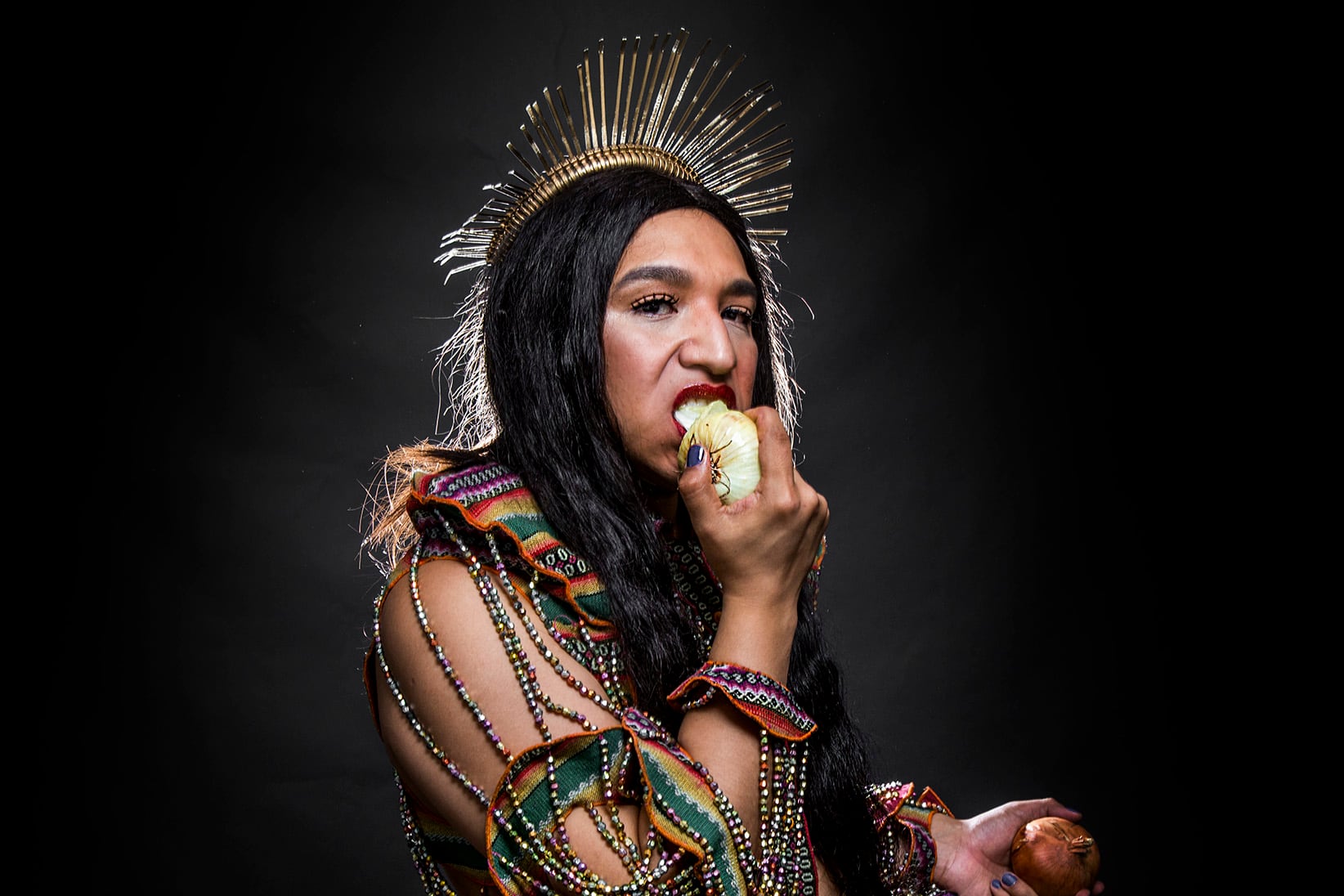 Poblete con vestuario cortesía de YANA TASKI