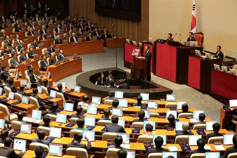 El Parlamento de Corea del Sur aprobó una ley que hará que sus ciudadanos tengan uno o dos años menos a partir de 2023. Imagen: EFE
