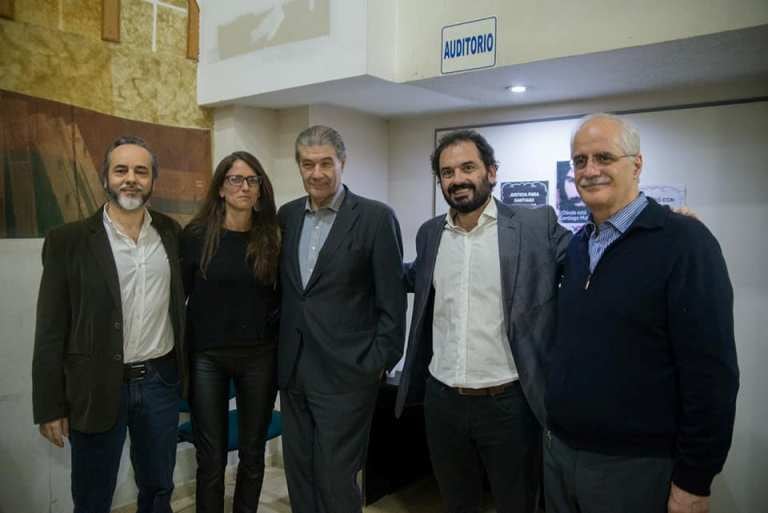 Los disertantes, junto a Eduardo López y Víctor Hugo Morales.