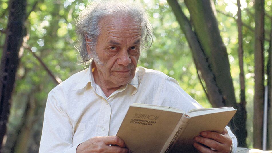 Nicanor Parra, uno de los más grandes poetas chilenos, ganador del Premio Cervantes.