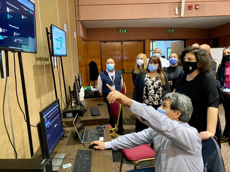 Vizzotti en la Central Operativa de Control y Seguimiento COVID-19 (COCS).