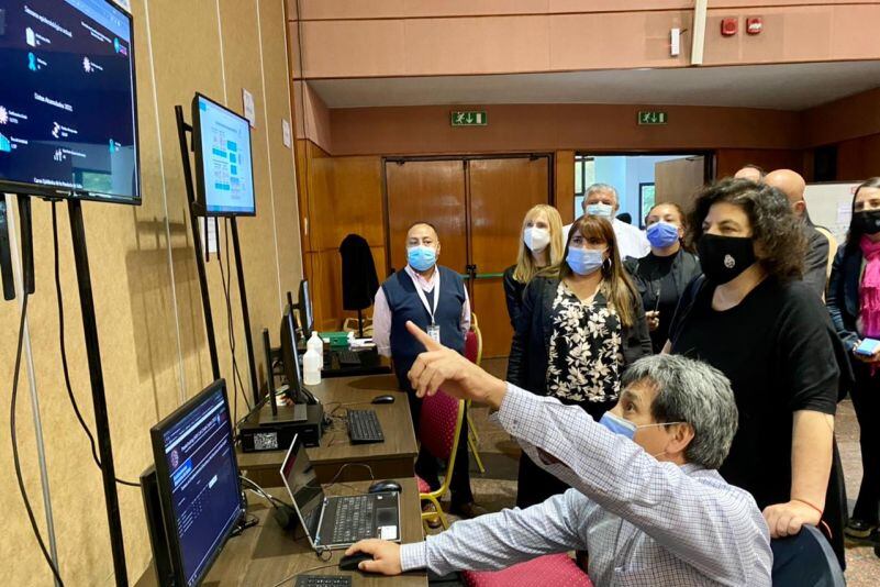 Vizzotti en la Central Operativa de Control y Seguimiento COVID-19 (COCS).
