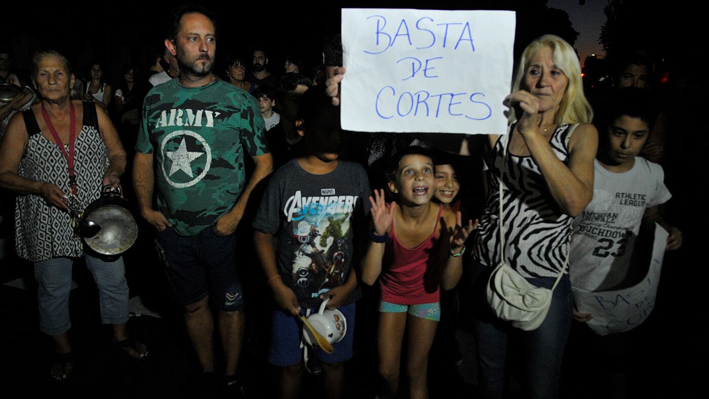 Si se quemó un electrodoméstico después de un corte, Edesur y Edenor se podrán tomar tres años para pagar la reparación.