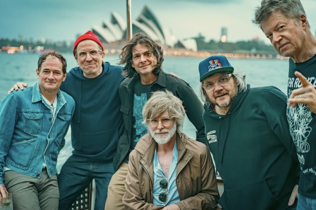 Stirrat, Jorgensen, Kotche, Sansone, Tweedy y Cline, la formación de Wilco de los últimos veinte años.