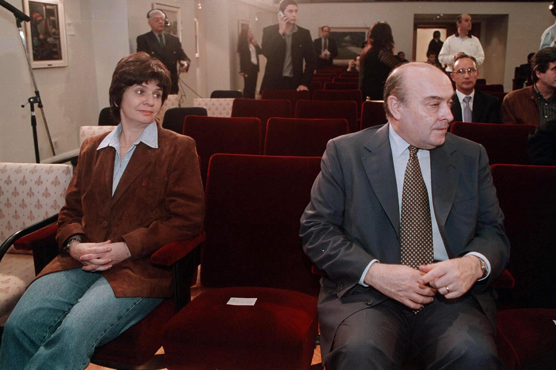 A la derecha de Cavallo: Bullrich, como ministra de De la Rúa en 2001.