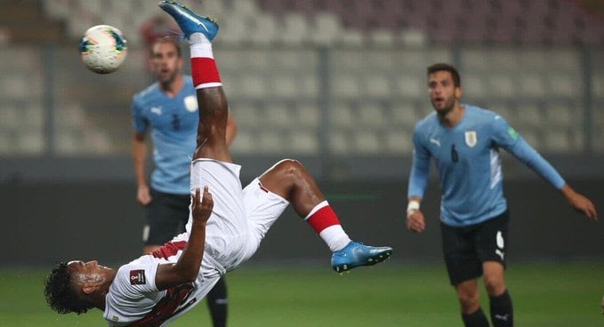 La chilena de Tapia se convertirá en el gol de Perú