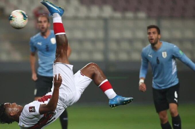 La chilena de Tapia se convertirá en el gol de Perú