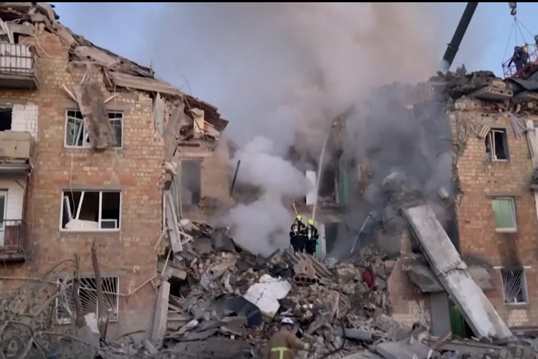 Derrumbe causado por el bombardeo ruso en Kiev.