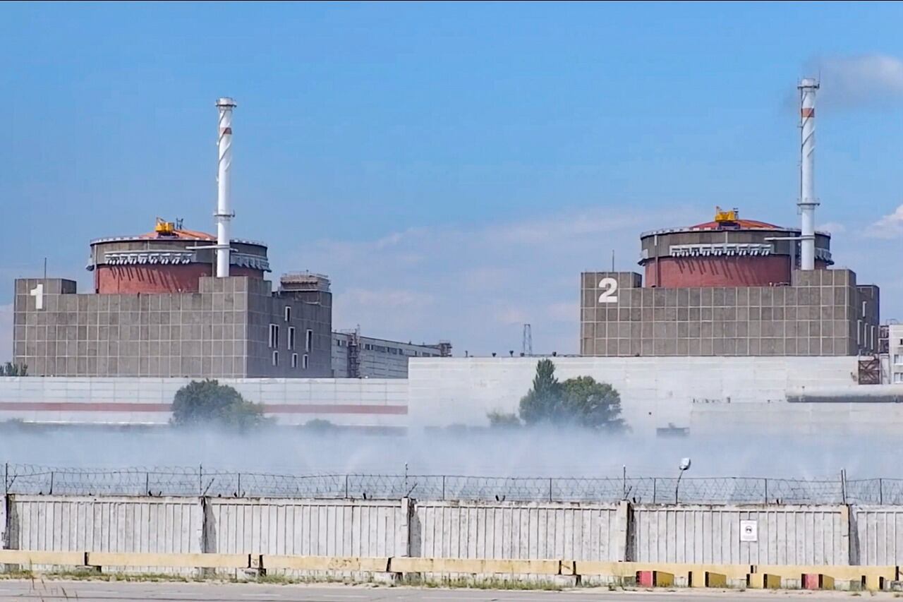 La central nuclear de Zaporiyia, a la que Rusia y ucrania se acusan mutuamente de atacar.