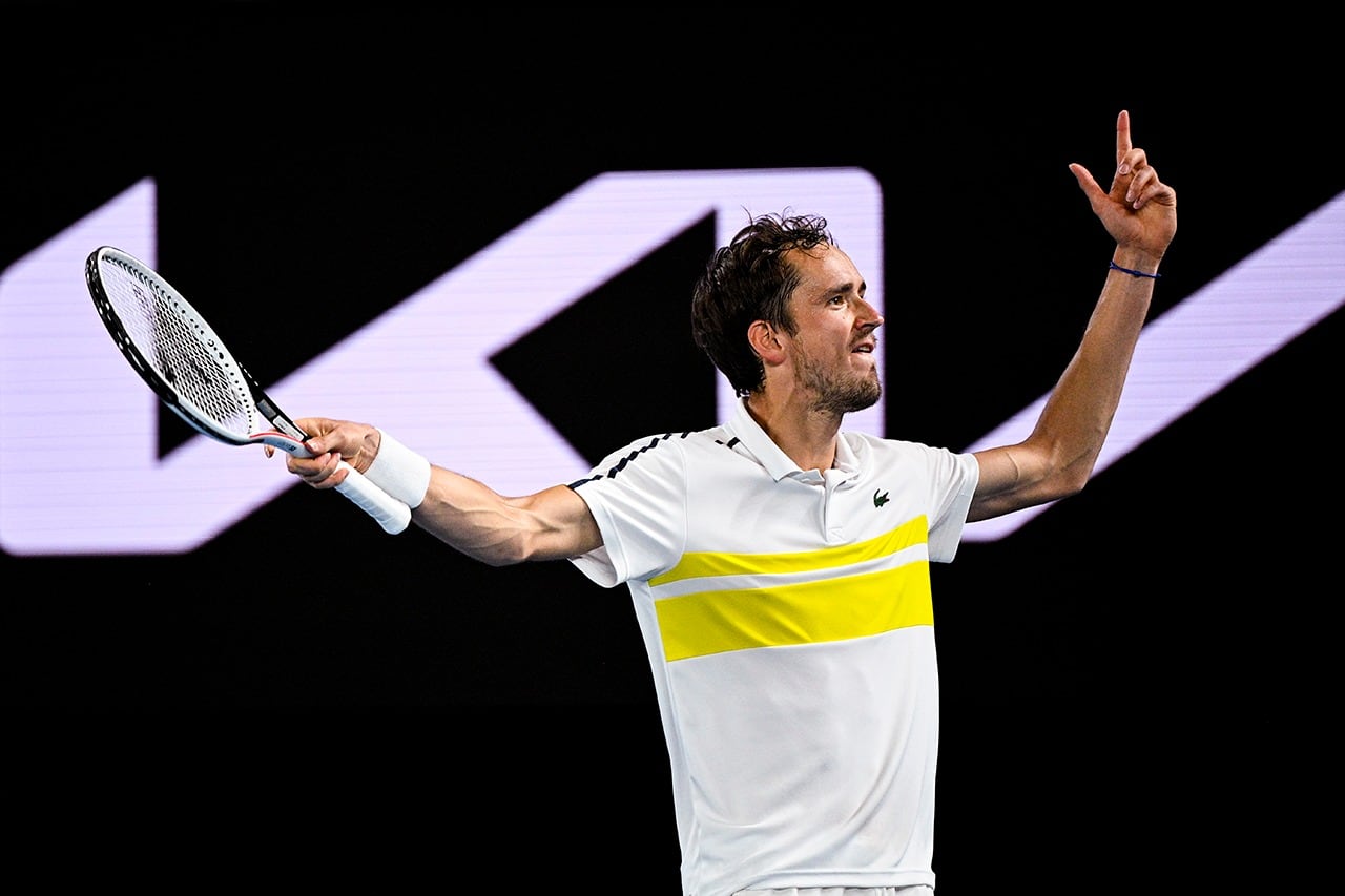 El ruso Daniil Medvedev despachó al griego Tsitsipas en tres sets.