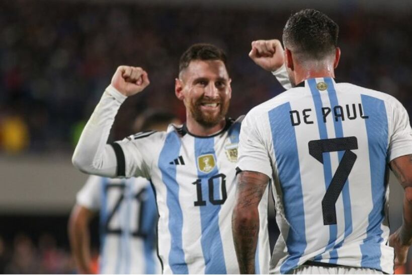 Messi y De Paul en la victoria por 1-0 ante Ecuador.