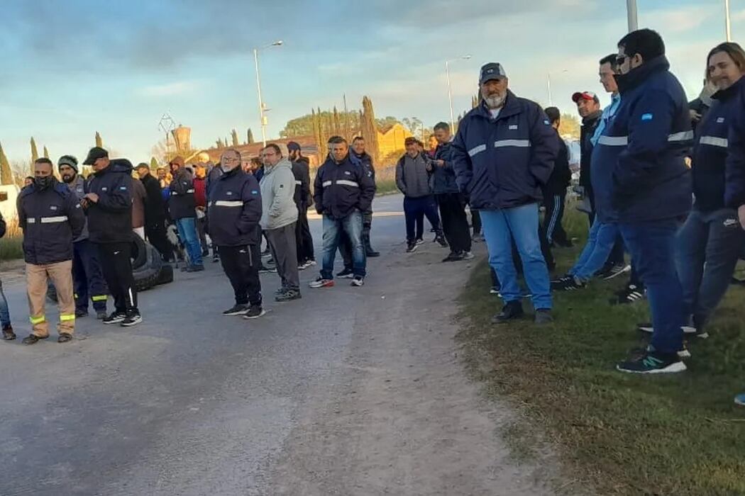Los trabajadores levantaron el corte de ruta tras una asamblea. 