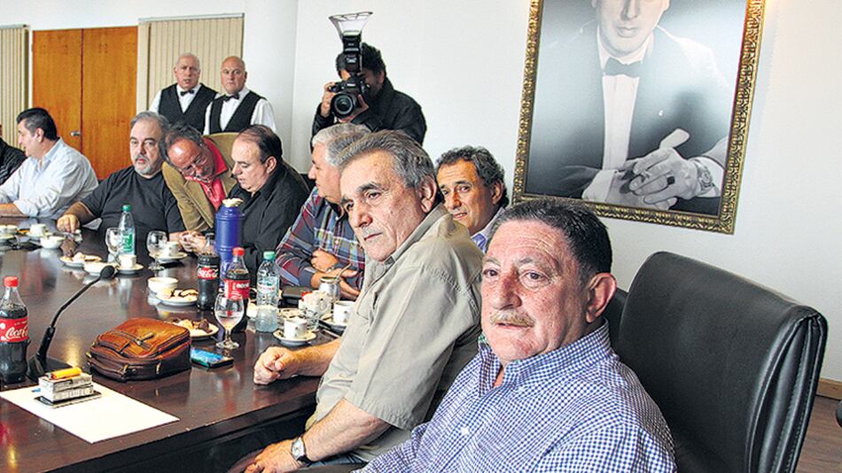 Schmid y Viviani, ayer, en la sede de Peones de Taxis.