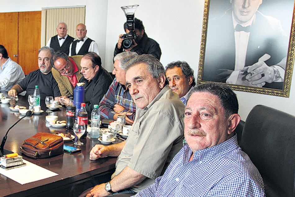 Schmid y Viviani, ayer, en la sede de Peones de Taxis.