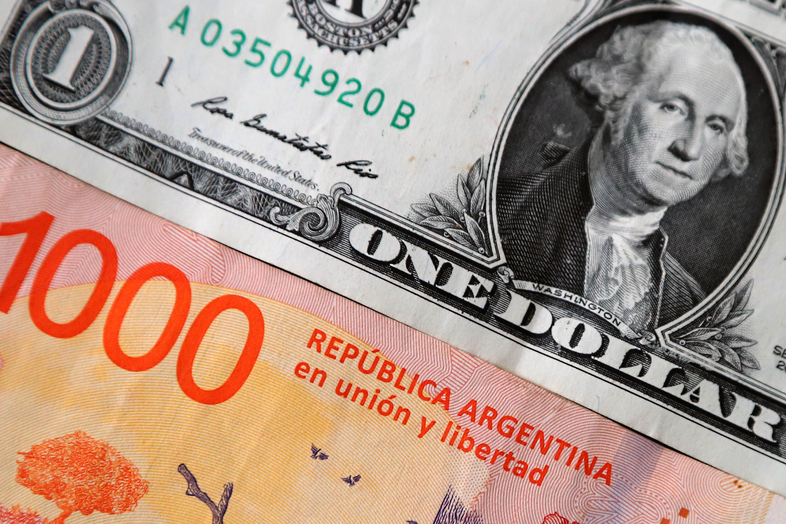 La brecha entre el dólar financiero y el cambio oficial, en menos del 12%