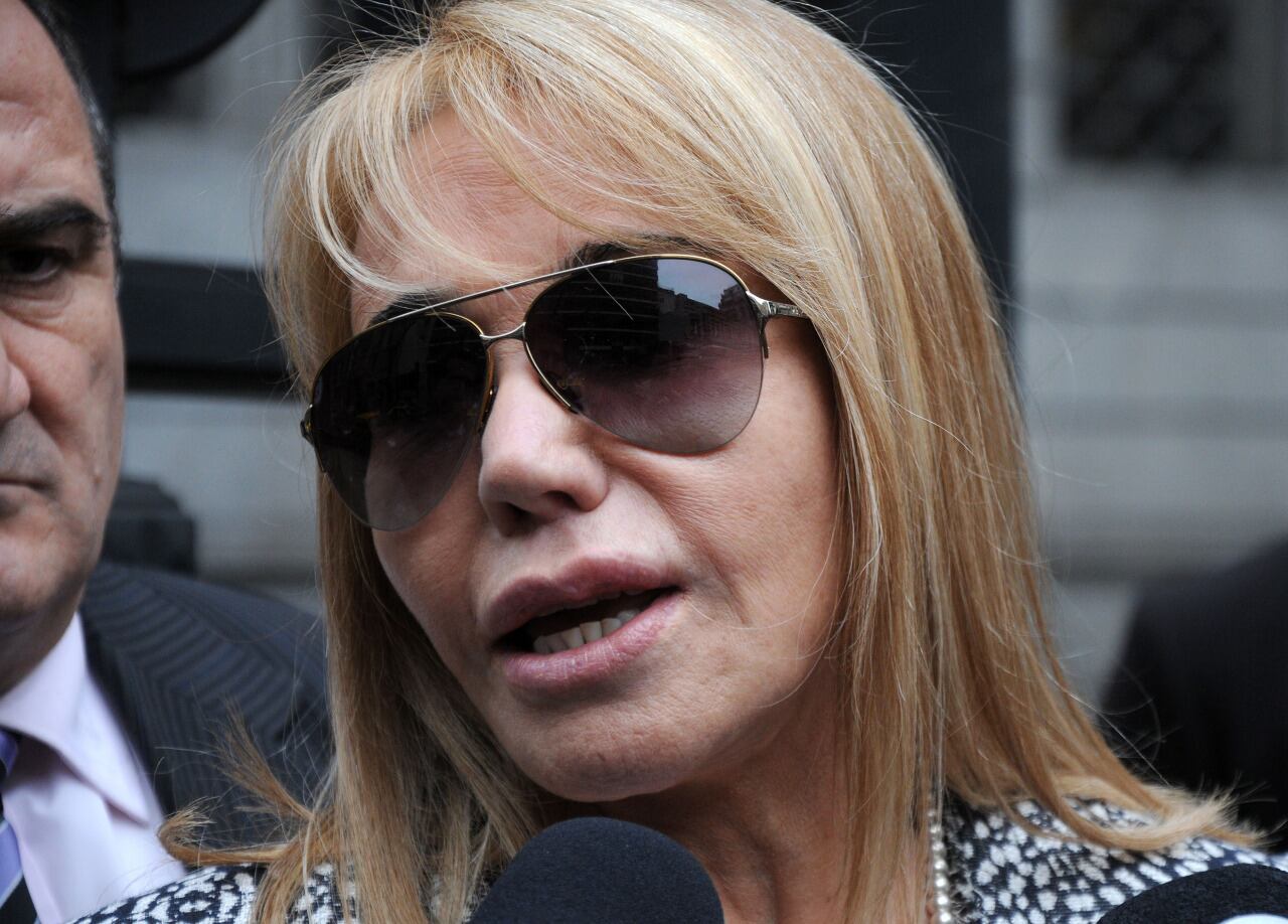 El ex presidente Carlos Menem no se casa. Su ex esposa, Zulema Yoma, desmintió que fuera a contraer matrimonio nuevamente con quien compartió buena parte de su vida.