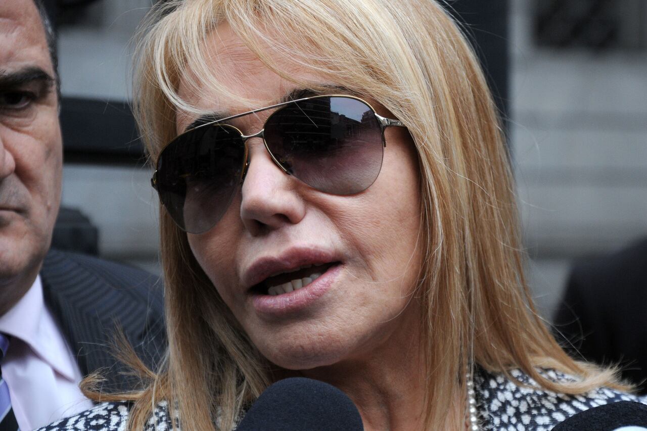 El ex presidente Carlos Menem no se casa. Su ex esposa, Zulema Yoma, desmintió que fuera a contraer matrimonio nuevamente con quien compartió buena parte de su vida.