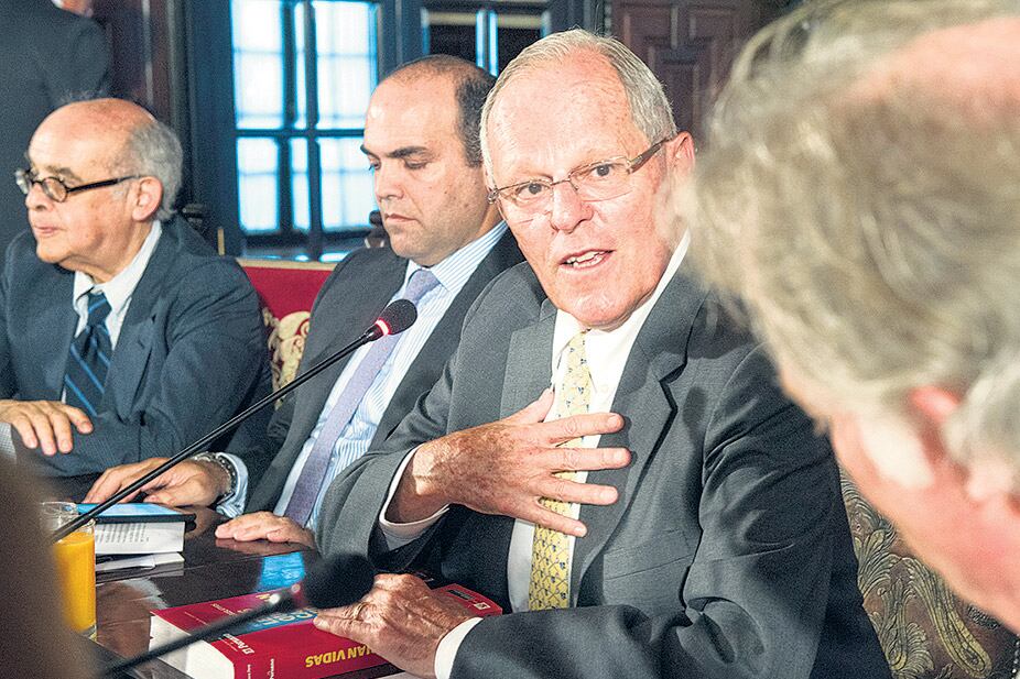 “Mi participación en eso fue cero. Los ministros no firman los contratos”, dijo PPK.