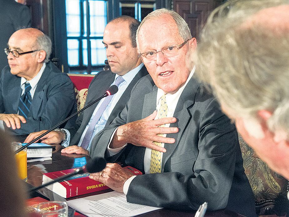 “Mi participación en eso fue cero. Los ministros no firman los contratos”, dijo PPK.